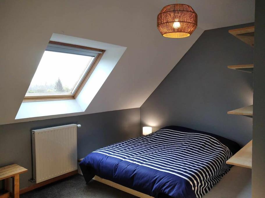 L Etablissement Gold Beach Propose 1 Hebergement , Maison 80M2 Avec Terrain 500M2, Parking Prive A 4 Min Du Port Artificiel D Arromanches, Services Accueil Personnalise, Lits Faits, Serviettes, Menage, Netflix, Wifi Ryes Eksteriør billede