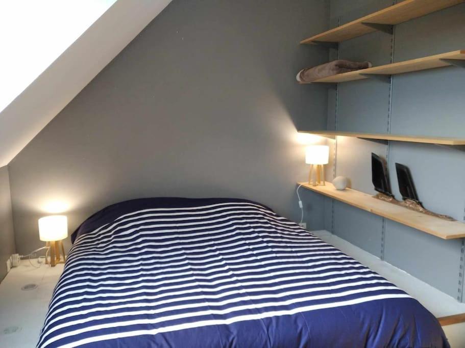 L Etablissement Gold Beach Propose 1 Hebergement , Maison 80M2 Avec Terrain 500M2, Parking Prive A 4 Min Du Port Artificiel D Arromanches, Services Accueil Personnalise, Lits Faits, Serviettes, Menage, Netflix, Wifi Ryes Eksteriør billede