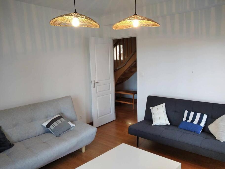 L Etablissement Gold Beach Propose 1 Hebergement , Maison 80M2 Avec Terrain 500M2, Parking Prive A 4 Min Du Port Artificiel D Arromanches, Services Accueil Personnalise, Lits Faits, Serviettes, Menage, Netflix, Wifi Ryes Eksteriør billede