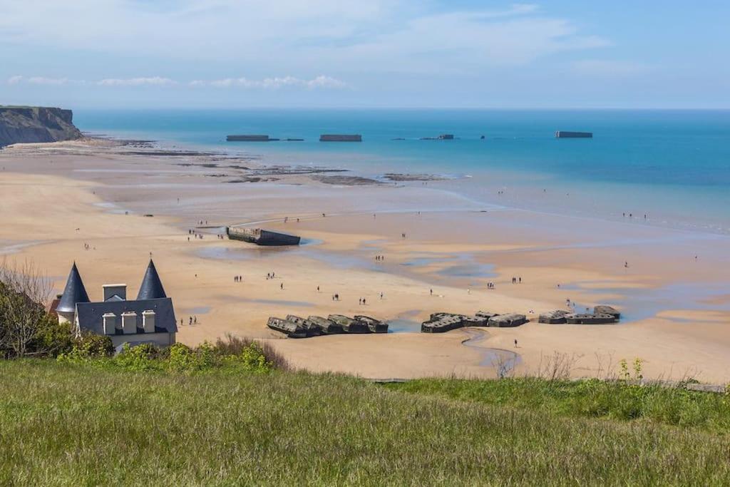 L Etablissement Gold Beach Propose 1 Hebergement , Maison 80M2 Avec Terrain 500M2, Parking Prive A 4 Min Du Port Artificiel D Arromanches, Services Accueil Personnalise, Lits Faits, Serviettes, Menage, Netflix, Wifi Ryes Eksteriør billede