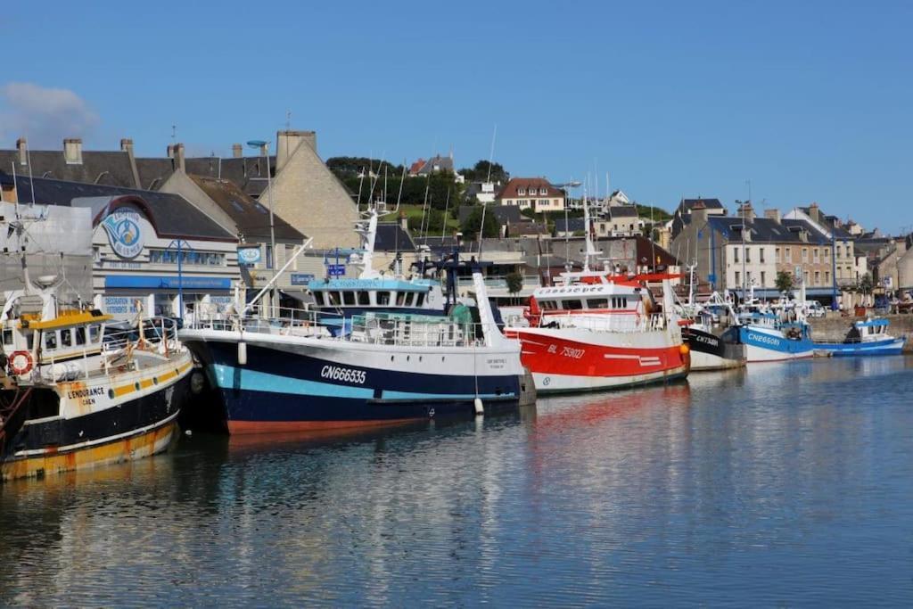 L Etablissement Gold Beach Propose 1 Hebergement , Maison 80M2 Avec Terrain 500M2, Parking Prive A 4 Min Du Port Artificiel D Arromanches, Services Accueil Personnalise, Lits Faits, Serviettes, Menage, Netflix, Wifi Ryes Eksteriør billede