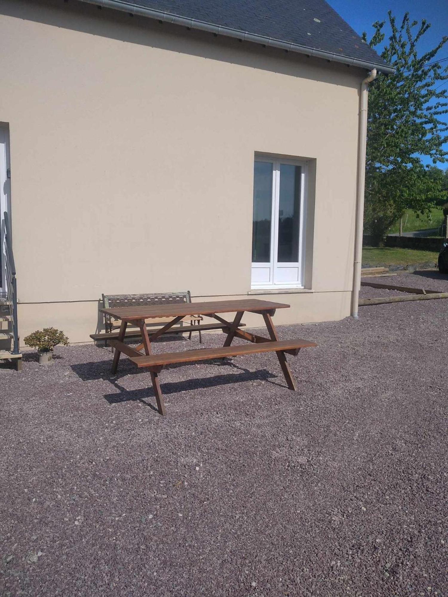 L Etablissement Gold Beach Propose 1 Hebergement , Maison 80M2 Avec Terrain 500M2, Parking Prive A 4 Min Du Port Artificiel D Arromanches, Services Accueil Personnalise, Lits Faits, Serviettes, Menage, Netflix, Wifi Ryes Eksteriør billede