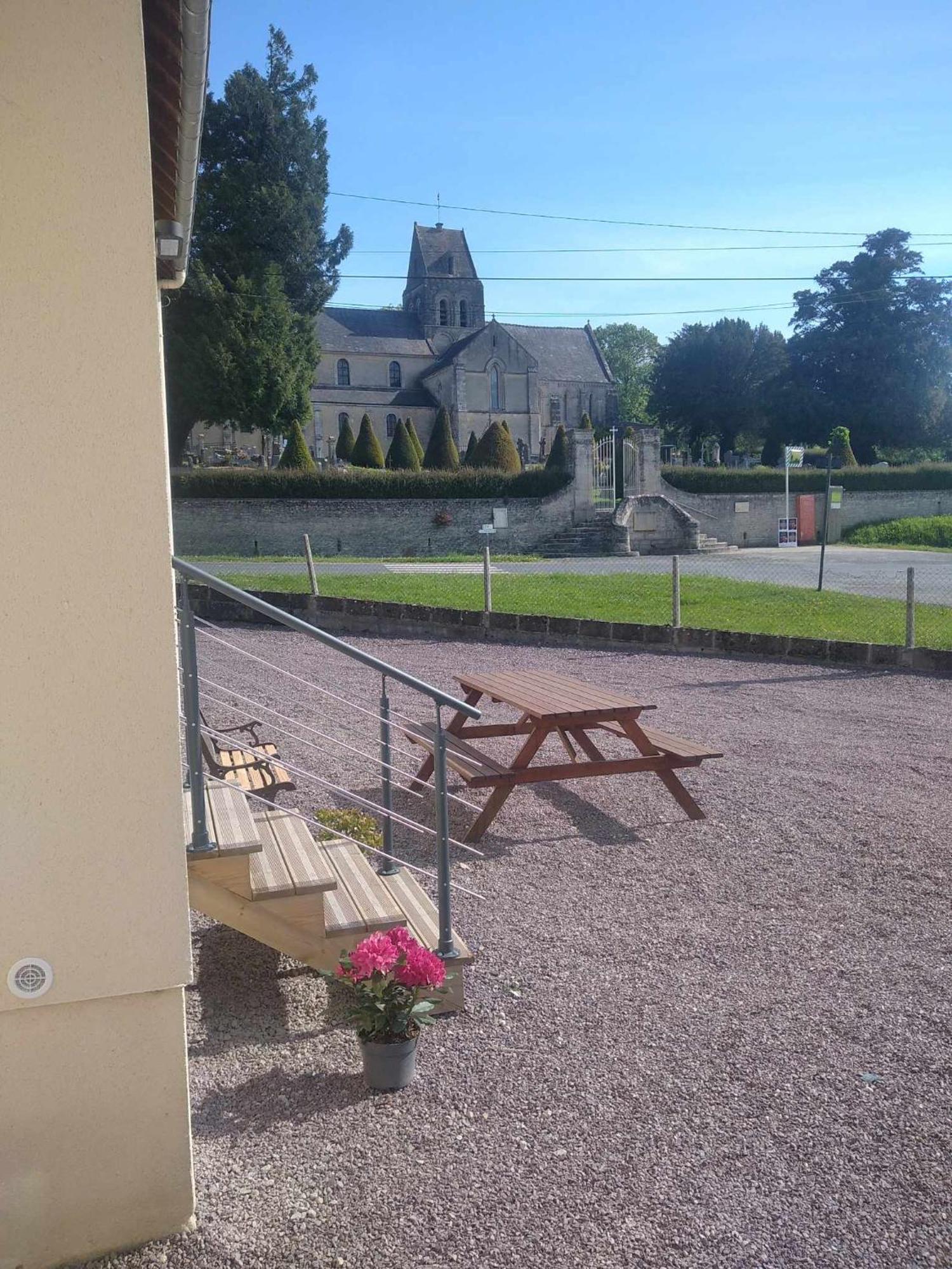 L Etablissement Gold Beach Propose 1 Hebergement , Maison 80M2 Avec Terrain 500M2, Parking Prive A 4 Min Du Port Artificiel D Arromanches, Services Accueil Personnalise, Lits Faits, Serviettes, Menage, Netflix, Wifi Ryes Eksteriør billede